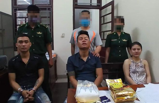 'Hot girl' Nguyễn Thị Trà My (bên phải) và hai đồng bọn. ẢNH: VĂN TIẾN