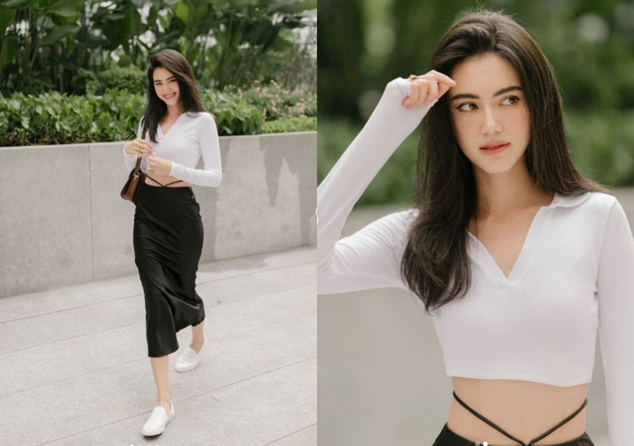 Mai Davika được nhận xét trẻ trung hệt như nữ sinh khi diện trang phục chân váy lụa đen phối cùng áo croptop trắng và giày sneaker trắng. Cô trang điểm nhẹ nhàng, tô son môi màu hồng phớt. ẢNH: INSTAGRAM NV