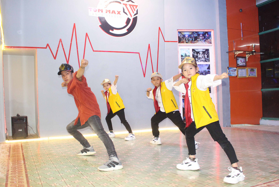 Dancer Mạc Quang Cường trong một buổi tập. Ảnh Nguyễn Giang