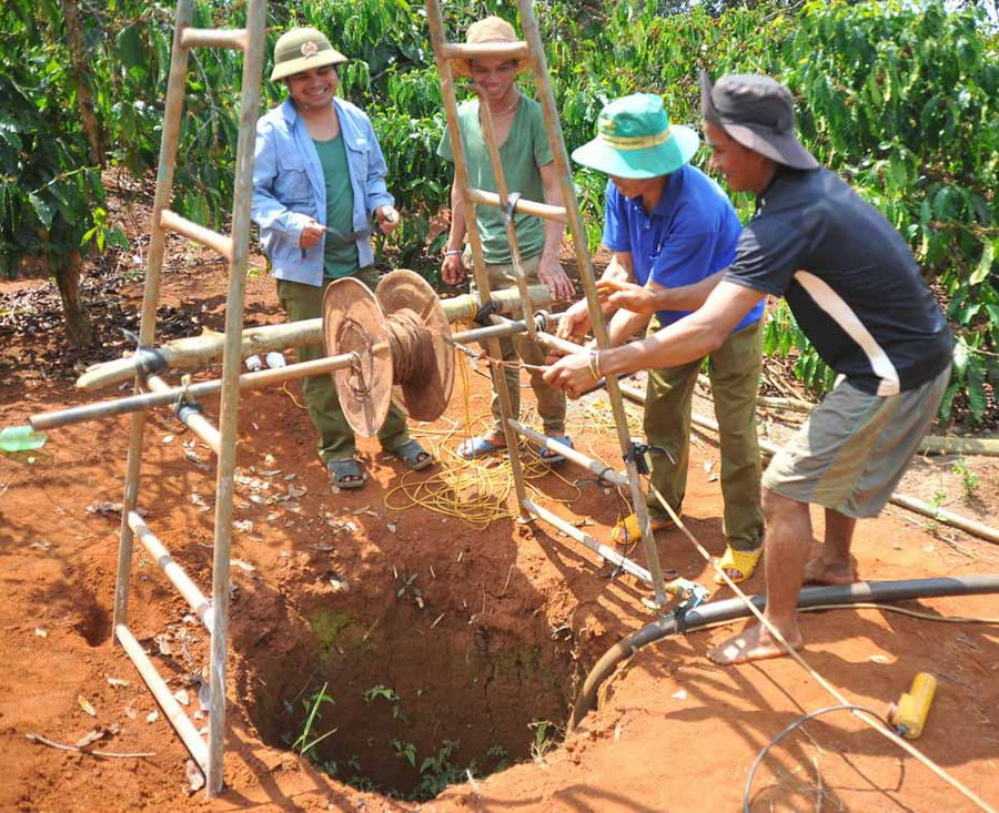 Tỉnh Gia Lai có 24 khu vực xung quanh giếng khai thác nước dưới đất bị ô nhiễm. Ảnh: Hồng Thương Có 24 khu vưc xung quanh giếng khai thác nước dưới đất bị ô nhiễm bị hạn chế khai thác nước dưới đất