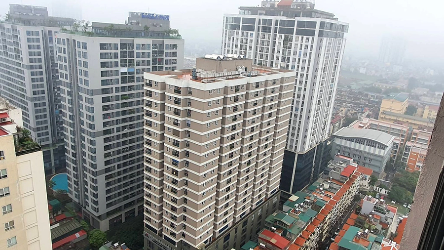 Trong khi đất nền sốt rầm rộ ở nhiều tỉnh thì thị trường chung cư, bất động sản nghỉ dưỡng... trầm lắng. ẢNH LÊ QUÂN