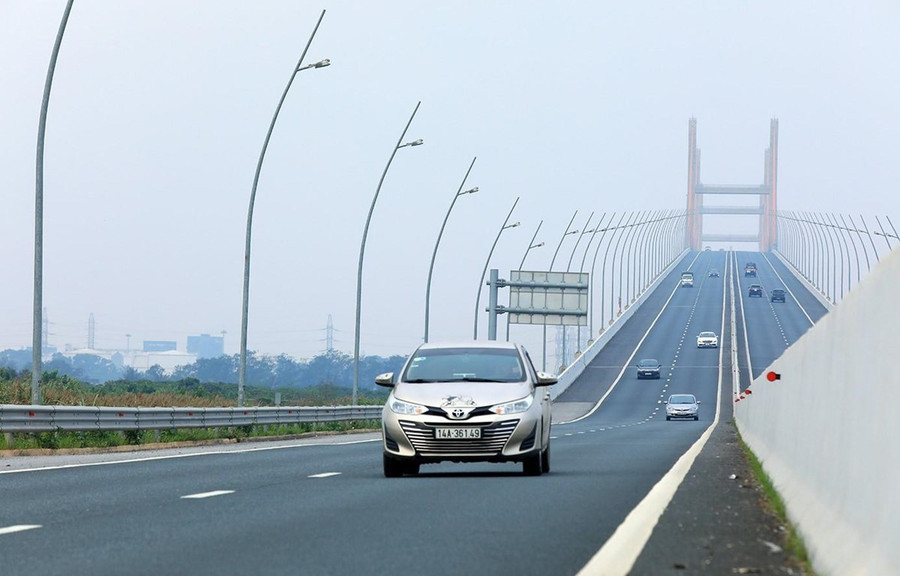  Những dự án đầu tư lớn, bài bản đã làm thay đổi bộ mặt của Quảng Ninh-địa phương 4 năm liền duy trì vị trí dẫn đầu trong bảng xếp hạng PCI. (Ảnh: TTXVN)