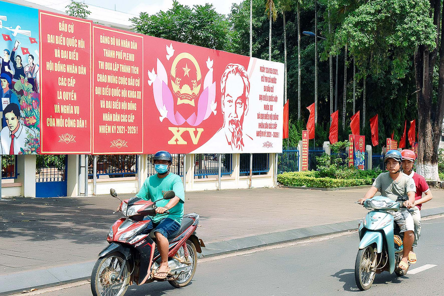 5.UBND TP.Pleiku đẩy mạnh công tác tuyên truyền trực quan, tạo không khí phấn khởi cho người dân trước ngày hội bầu cử.