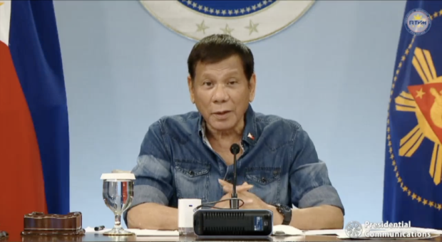 Tổng thống Duterte trong bài phát biểu tối 12.4 - Ảnh cắt từ clip