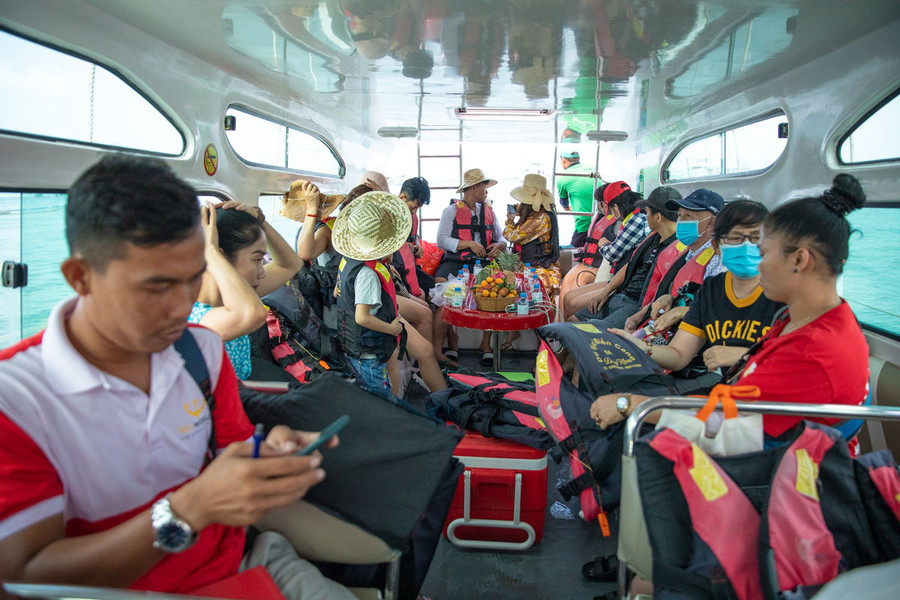 Nhiều du khách đang ưu tiên Phú Quốc là điểm đến cho mùa du lịch hè.