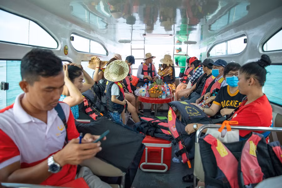 Nhiều du khách đang ưu tiên Phú Quốc là điểm đến cho mùa du lịch hè.