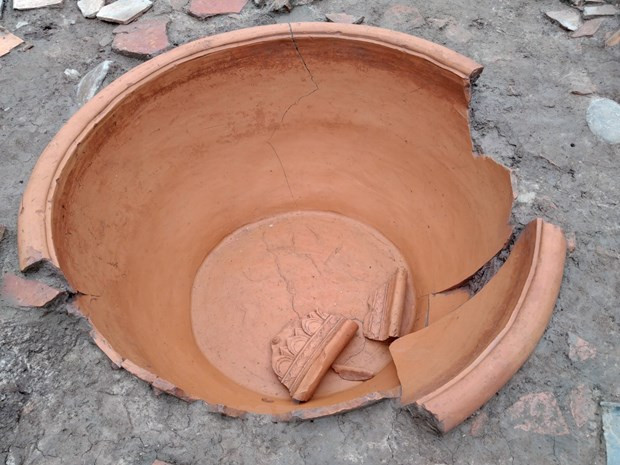  Chậu đất nung đường kính 1,2m, lớn nhất từ trước đến nay thuộc thời Trần. (Ảnh: Minh Thu/Vietnam+)