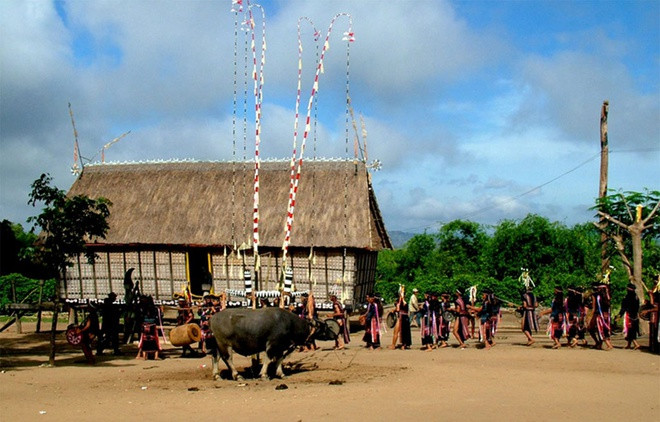 Nhà rông làng Mơ Hra (xã Kông Lơng Khơng, H.Kbang, Gia Lai) trong hồ sơ di sản UNESCO - Ảnh: Tư liệu ông Bùi Trọng Hiền