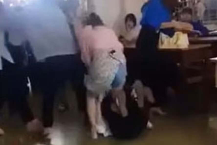 Hiện trường vụ việc. Ảnh cắt từ clip