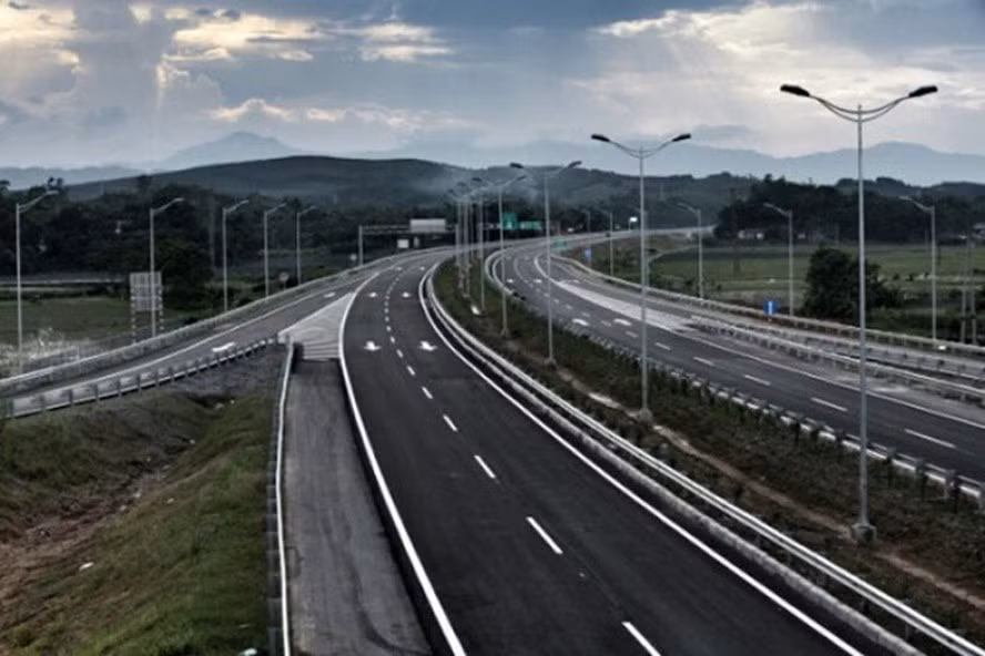 Đường bộ cao tốc Tân Phú - Bảo Lộc là tuyến đường có ý nghĩa với tỉnh Lâm Đồng nói riêng và toàn vùng nói chung. Ảnh minh họa: MPI