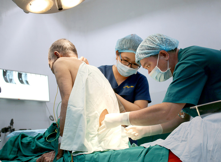  Chuyển giao kỹ thuật góp phần nâng cao chất lượng KCB cho người dân tại tỉnh. Ảnh: Như Nguyện