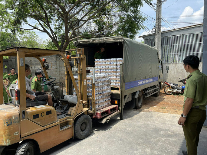 Toàn bộ số hàng nhập lậu bị tạm giữ  Toàn bộ số hàng nhập lậu bị tạm giữ