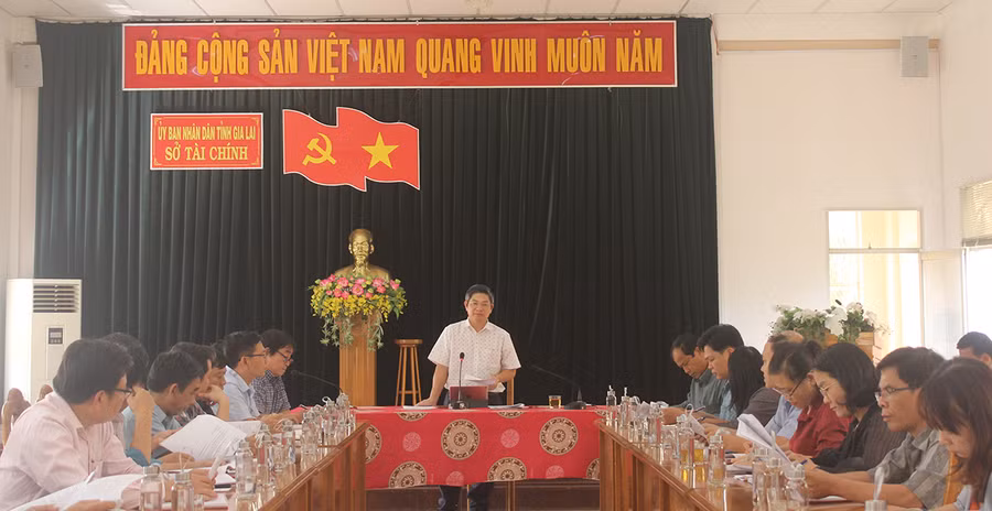 Sở Tài chính họp giao ban với Phòng Tài chính-Kế hoạch các huyện, thị xã, thành phố hướng dẫn triển khai kinh phí bầu cử. Ảnh: Sơn Ca
