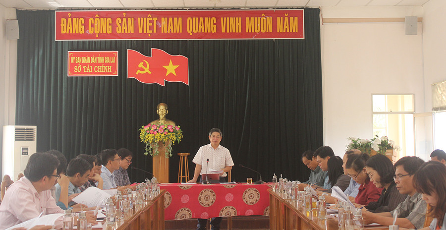 Sở Tài chính họp giao ban với Phòng Tài chính-Kế hoạch các huyện, thị xã, thành phố hướng dẫn triển khai kinh phí bầu cử. Ảnh: Sơn Ca