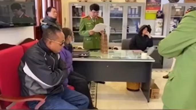 Lực lượng công an khám xét khẩn cấp nơi ở của 