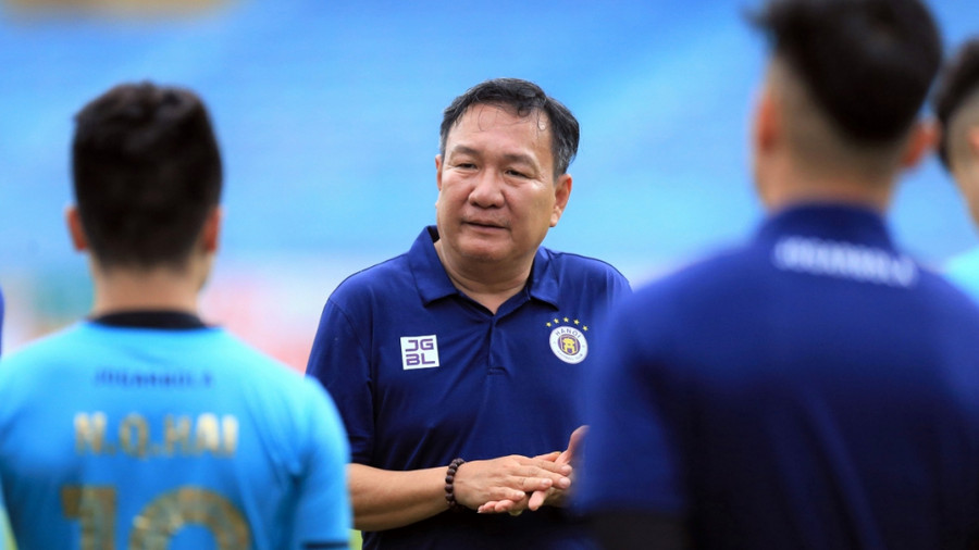 HLV Hoàng Văn Phúc chỉ ngồi ghế nóng Hà Nội FC tạm thời.
