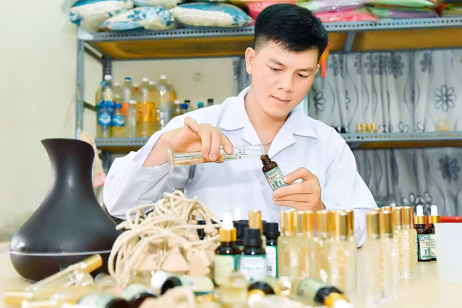 5.Anh Đào Duy Hiệp, chủ nhiệm HTX Hạt Giấy xã Ia Rong huyện Chư Pưh để nâng cao sản phẩm thì cần chú trọng phát triển theo hướng liên kết và hiện đại. 