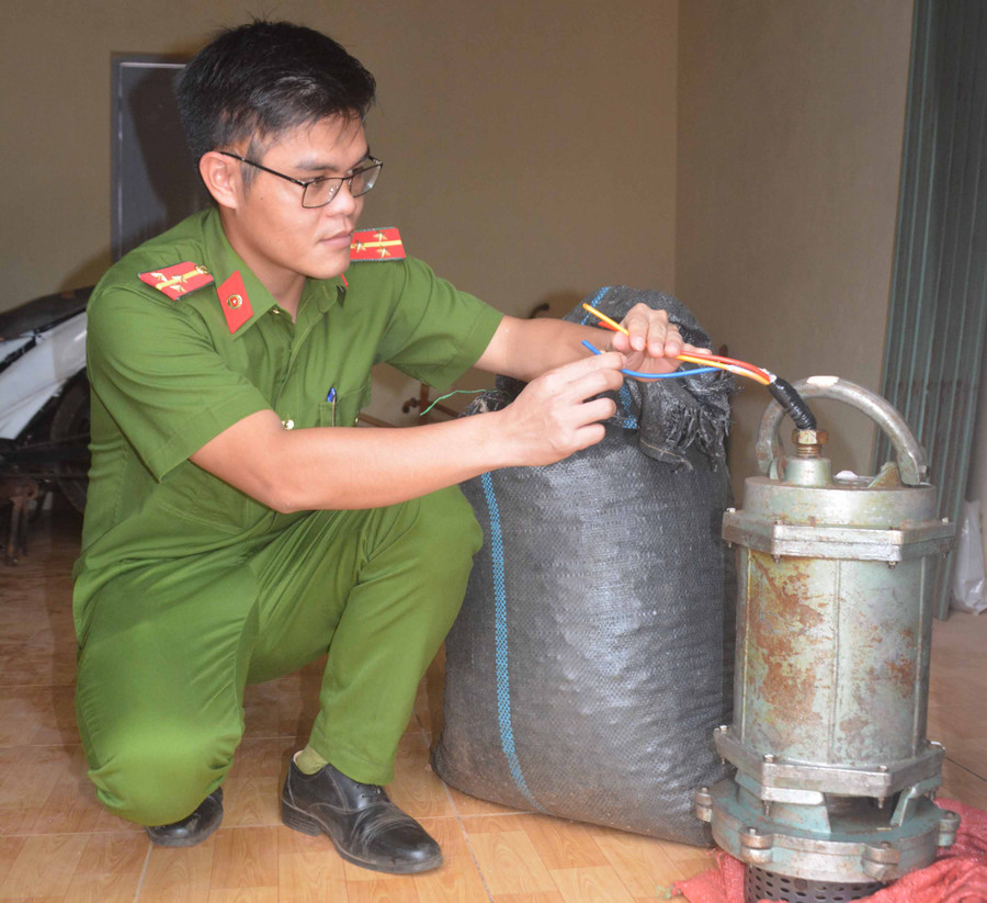 Công an xã Ia Chiă thu hồi tang vật do nhóm trộm làng Kom Yố thực hiện