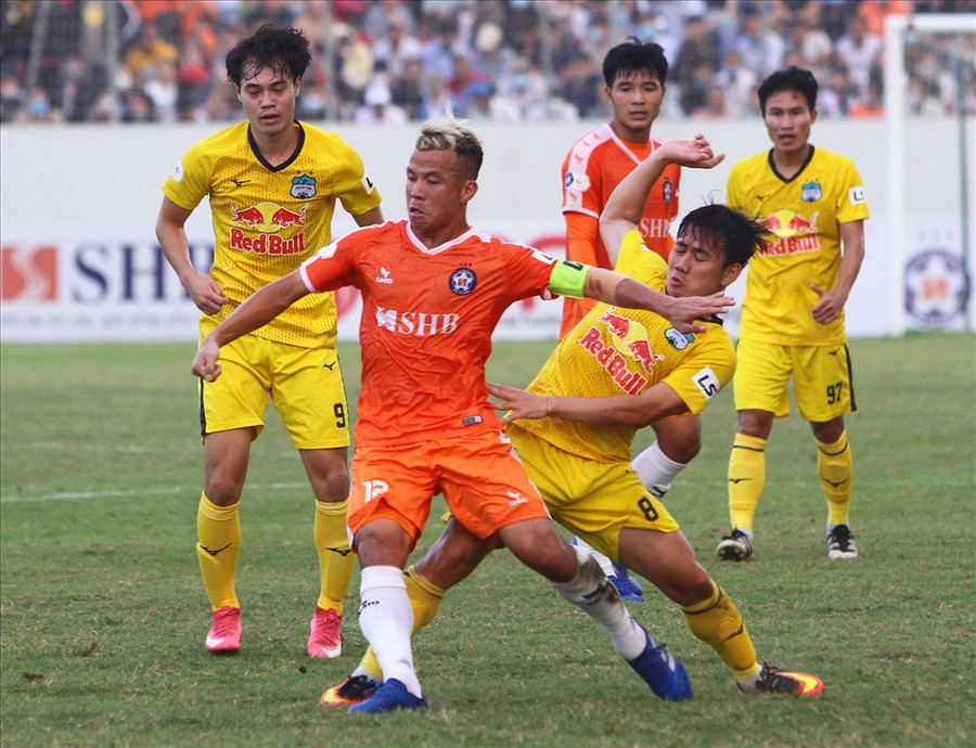 Hoàng Anh Gia Lai (áo vàng) thắng Đà Nẵng rất thuyết phục ở trận đấu tại V.League. Ảnh: Thanh Vũ.