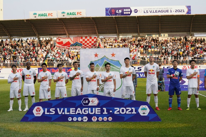 Kiatisak đã giúp các cầu thủ tài năng do CLB HAGL đào tạo phát huy tối đa những điểm mạnh của mình nhờ truyền cho họ được sự tự tin. Ảnh: ĐỘC LẬP