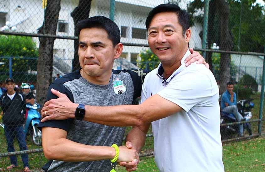 Huấn luyện viên Lê Huỳnh Đức và Kiatisak sẽ có cuộc hội ngộ tại Sân vận động Hòa Xuân. Ảnh: Quang Thịnh
