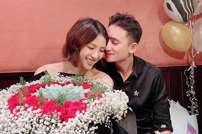 Phan Mạnh Quỳnh thoải mái công khai người yêu với người hâm mộ trước khi cặp đôi chính thức về chung một nhà.