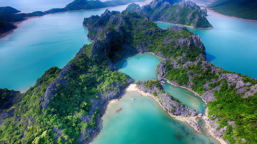 Vịnh Bái Tử Long sở hữu vẻ đẹp đầy mê hoặc. ẢNH N.H