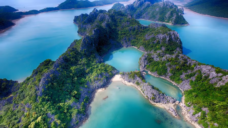 Vịnh Bái Tử Long sở hữu vẻ đẹp đầy mê hoặc. ẢNH N.H