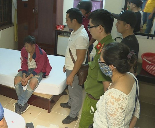 Đối tượng Hoàng Dân Thắng bị bắt giữ. (Nguồn: Báo Người lao động)