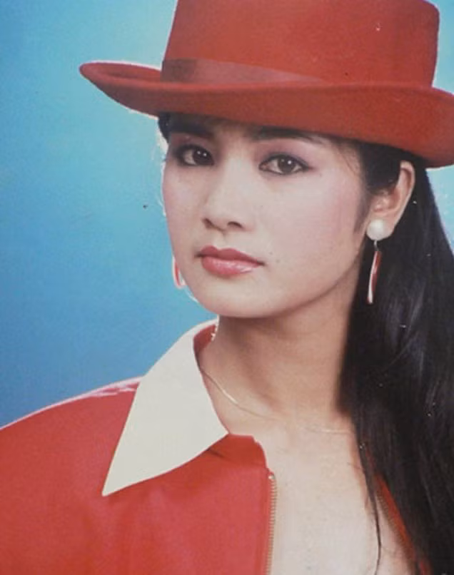 Vẻ đẹp kiêu sa, quý phái của nghệ sĩ Thu Hà.