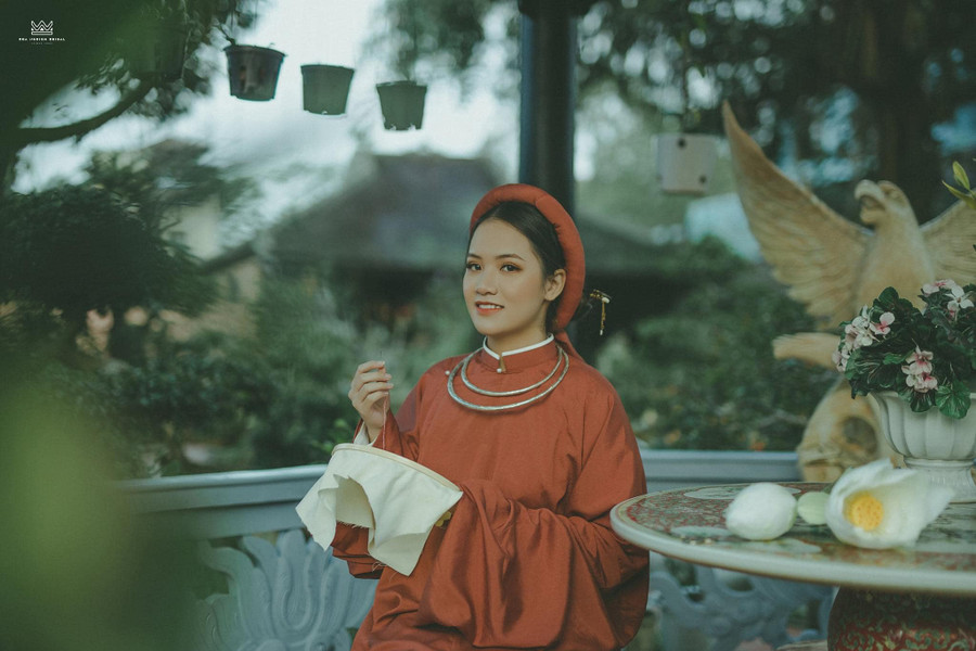 Châu Ngân đến với bộ môn thêu chỉ hơn một năm. ẢNH: CHÂU NGÂN