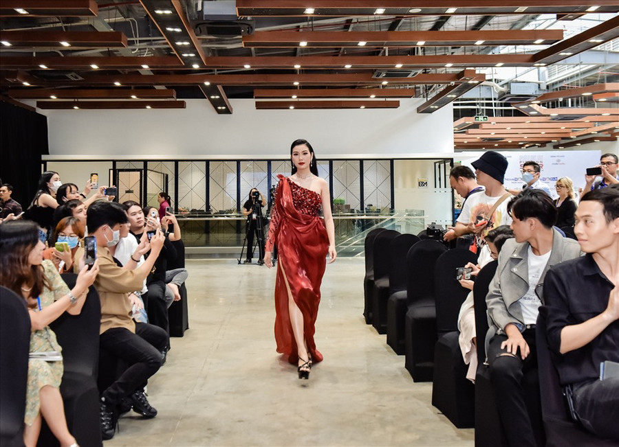 Đây là lần hiếm hoi Á hậu Thúy Vân trở lại showbiz sau thời gian tạm nghỉ sinh em bé và tập trung lo cho cuộc sống gia đình. Ảnh: NSCC.