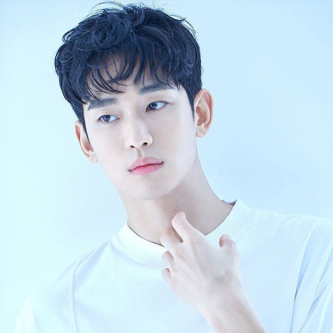 Kể từ khi nổi đình đám khắp châu Á nhờ Vì sao đưa anh tới, tên tuổi Kim Soo Hyun thăng hạng vượt bậc kéo theo mức thù lao của anh cũng tăng chóng mặt - ẢNH: INSTAGRAM NV