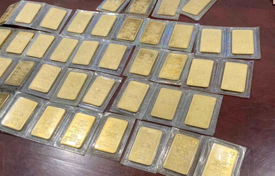 Hàng chục lượng vàng tang vật của vụ án trộm cắp tài sản vừa xảy ra vào đầu tháng 3. Ảnh: Văn Ngọc