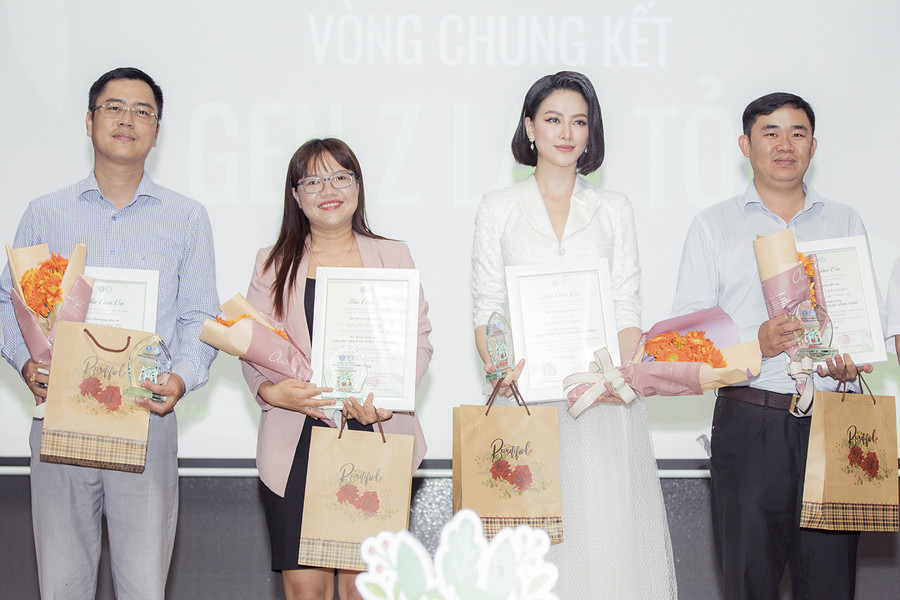 Hoa hậu Trái đất 2018 là người nhiệt tình tham gia những hoạt động bảo vệ môi trường xanh sạch, mang đến nguồn cảm hứng và huy động mọi người chung tay giữ gìn môi trường sống sạch.