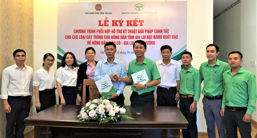 Quang cảnh buổi ký kết. Ảnh: Đinh Yến