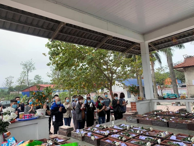 Lễ cầu siêu cho những hài nhi xấu số.