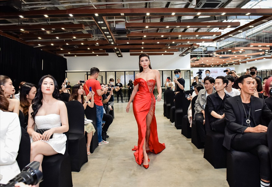 Bên cạnh Thúy Vân, Minh Tú cũng là gương mặt nổi bật với vai trò một giám khảo, huấn luyện viên. Cách đây không bao lâu, cô từng đưa học trò của mình là Trân Đài giành ngôi vị cao nhất của Đại sứ hoàn mỹ. Ảnh: NSCC.