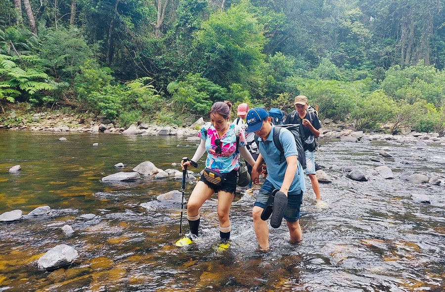 Các tour trekking trải nghiệm thiên nhiên thu hút giới trẻ dịp nghỉ lễ. Ảnh: Minh Châu Các tour trekking trải nghiệm thiên nhiên thu hút giới trẻ dịp nghỉ lễ. Ảnh: Minh Châu