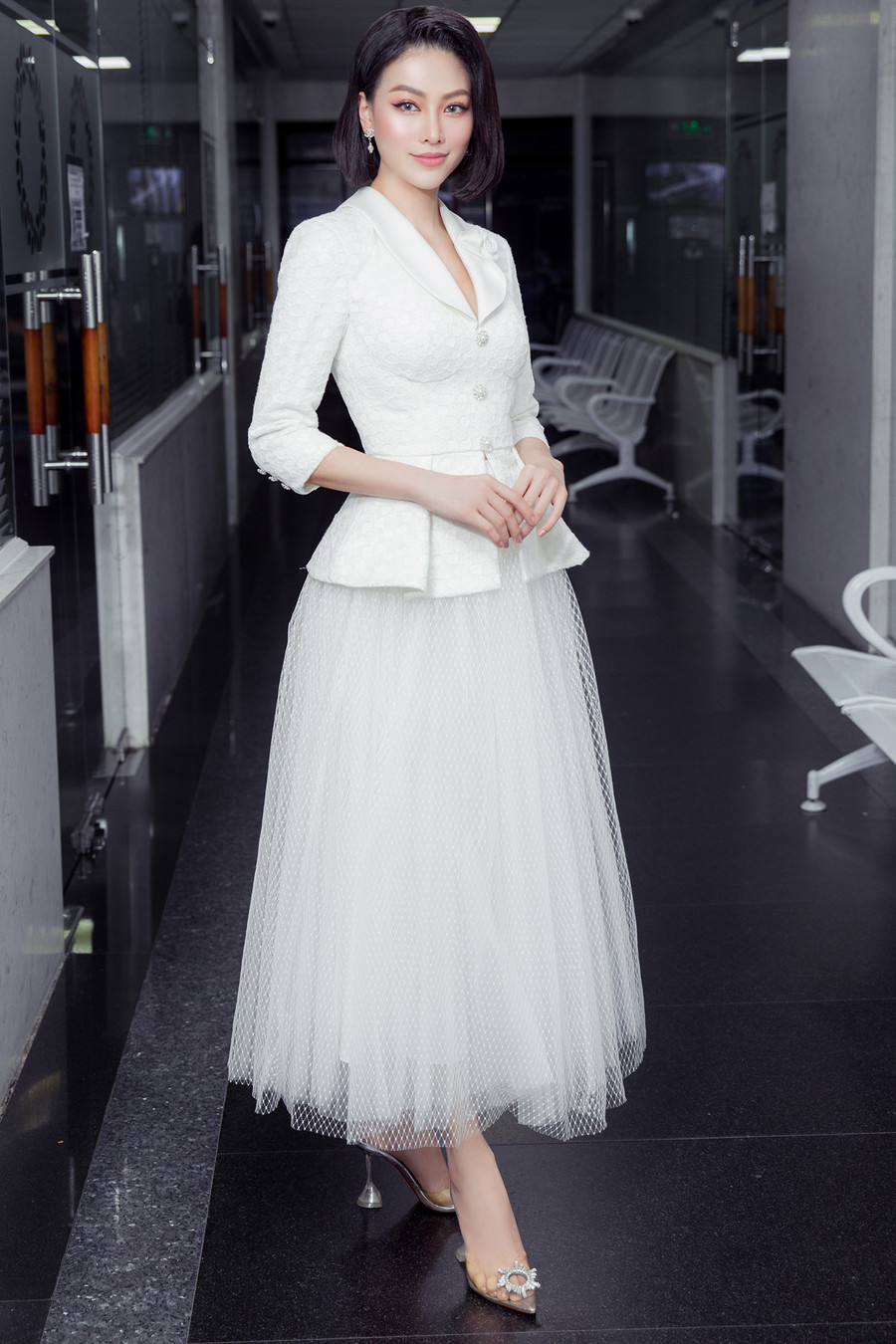 Hoa hậu Phương Khánh xuất hiện tại cuộc thi với trang phục thanh lịch. Đây cũng là một trong những phong cách mà Hoa hậu Trái đất 2018 hướng đến thời gian gần đây khi xuất hiện trước công chúng.