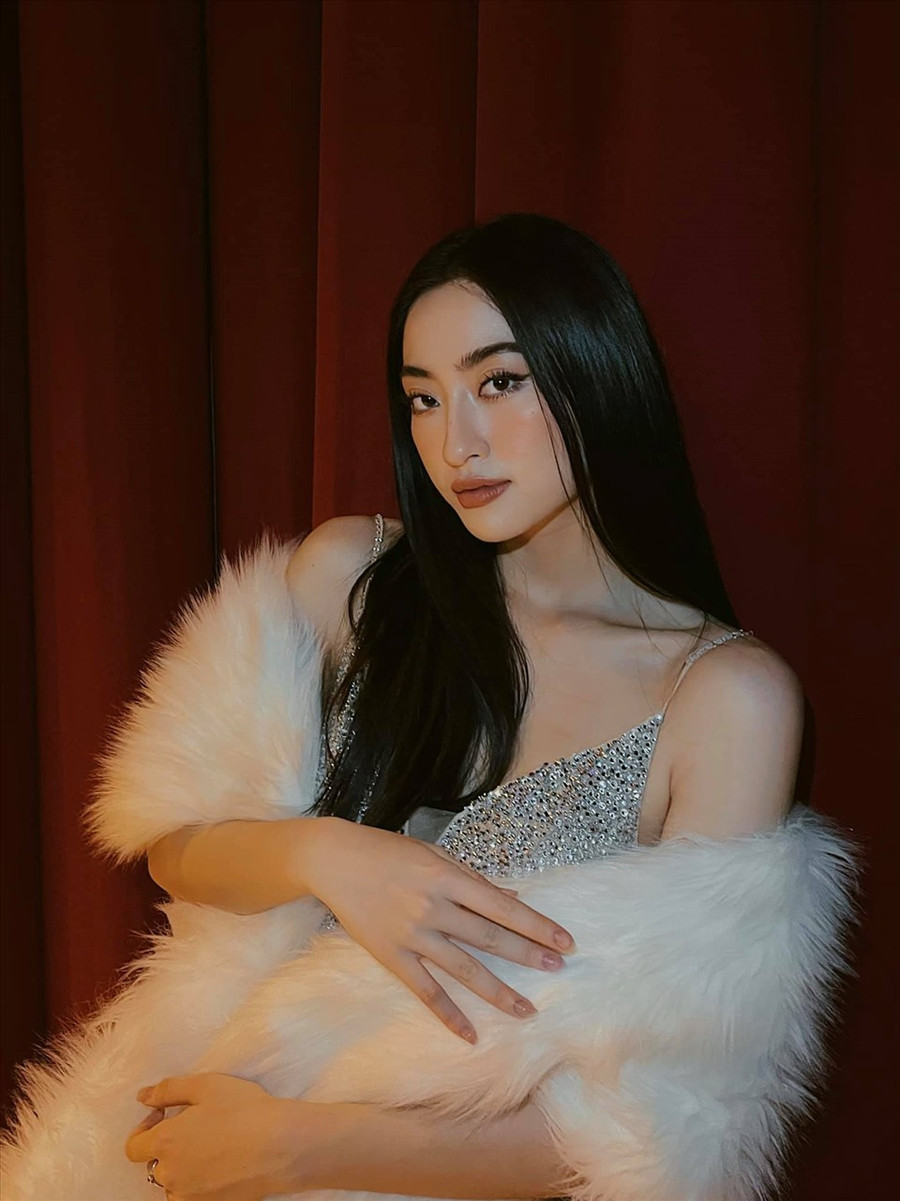 Hoa hậu Lương Thuỳ Linh đang rất tích cực cho hành trình tìm người kế nhiệm Miss World Việt Nam 2021. Cô cũng là một thành viên trong ban giám khảo Miss World Việt Nam năm nay. Ảnh: NVCC.