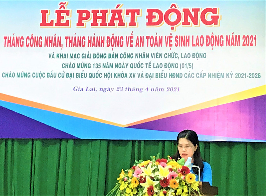 Bà Trần Lệ Nhung-Chủ tịch LĐLĐ tỉnh phát động Tháng Công nhân, Tháng Hành động về an toàn vệ sinh lao động năm 2021. Ảnh: Đinh Yến Bà Trần Lê Nhung-Chủ tịch LĐLĐ tỉnh phát động Tháng Công nhân, Tháng Hành động về an toàn vệ sinh lao động năm 2021. Ảnh: Đinh Yến
