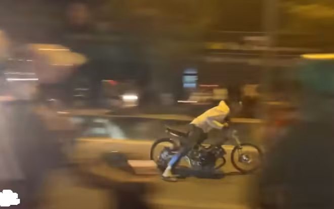 “Quái xế” trên đường đua.