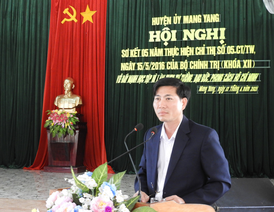 Bí thư Huyện ủy Mang Yang Trần Đình Hiệp phát biểu kết luận hội nghị. Ảnh: Thanh Nhật Bí thư Huyện ủy Trần Đình Hiệp phát biểu kết luận hội nghị. Ảnh: Thanh Nhật