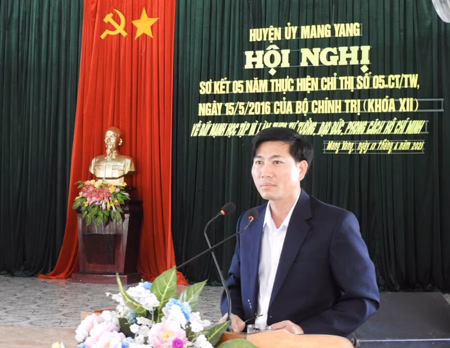  Bí thư Huyện ủy Trần Đình Hiệp phát biểu kết luận hội nghị. Ảnh: Thanh Nhật