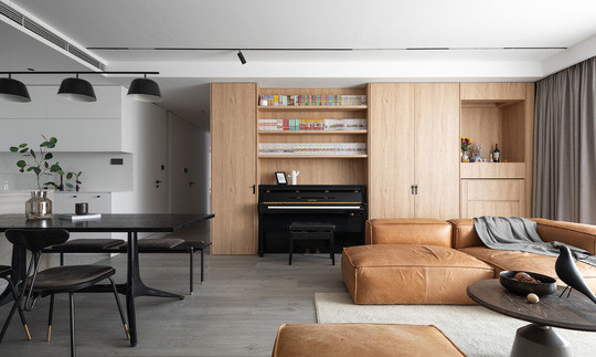 Căn hộ được bàn giao thô. Khi cải tạo, các kiến trúc sư đã phá dỡ hết phần tường đã xây để phân chia lại toàn bộ không gian. Căn hộ được bàn giao thô. Khi cải tạo, các kiến trúc sư đã phá dỡ hết phần tường đã xây để phân chia lại toàn bộ không gian.