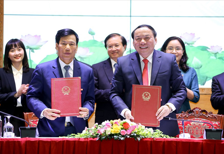 Lễ bàn giao nhiệm vụ Bộ trưởng Bộ VHTTDL. Ảnh: VGP/Thiện Tâm Lễ bàn giao nhiệm vụ Bộ trưởng Bộ VHTTDL. Ảnh: VGP/Thiện Tâm