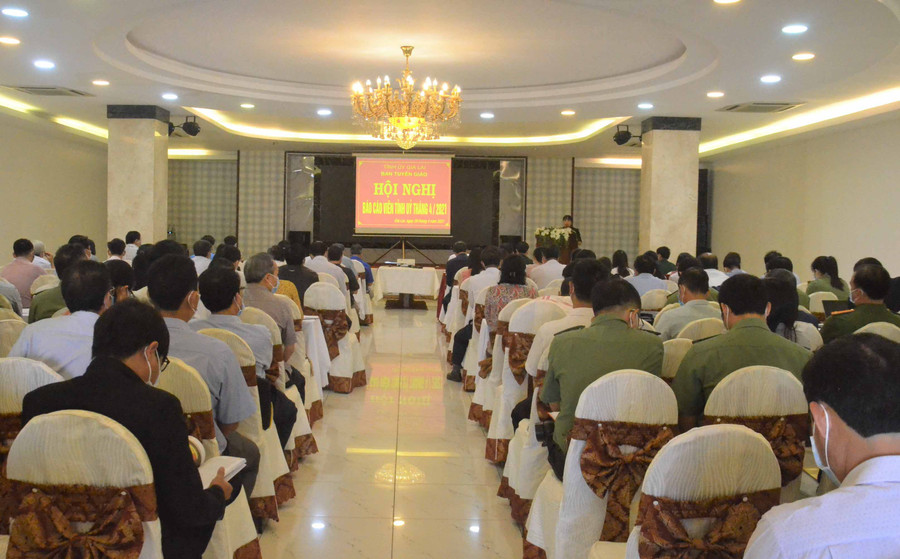 29-4 Quang cảnh Hội nghị Báo cáo viên tháng 4-ảnh P.L