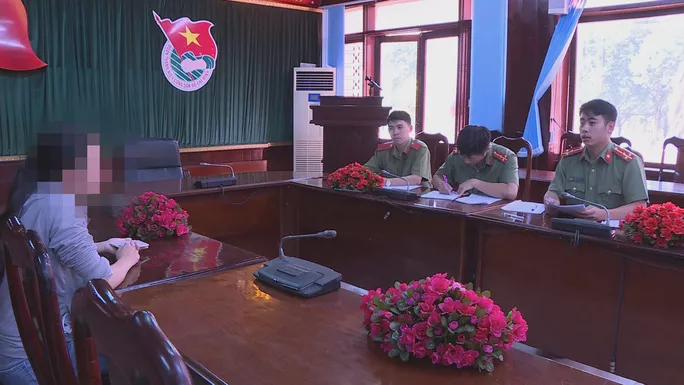 Bà Đ.T.T.D. làm việc với cơ quan công an