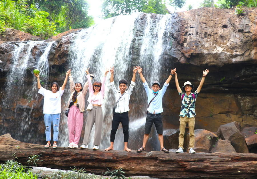 Dịp Lễ 30-4 năm nay nhiều du khách chọn về với thiên nhiên, thăm quan du lịch. Ảnh: Ngọc Minh